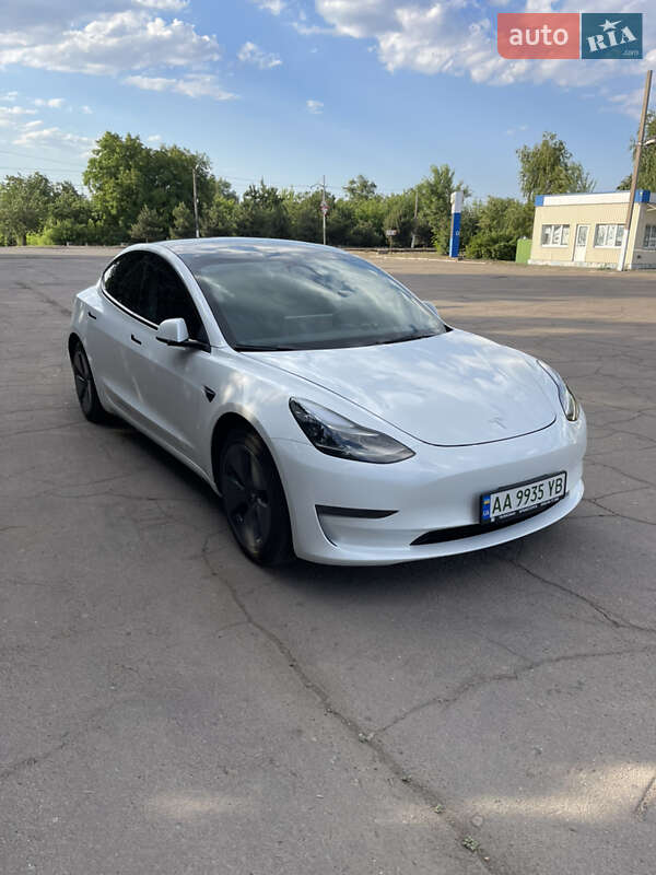 Седан Tesla Model 3 2023 в Києві