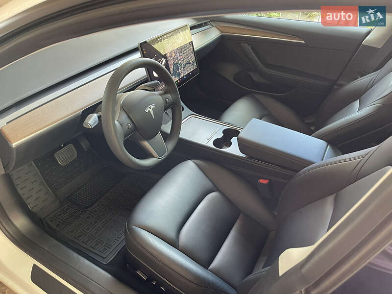 Седан Tesla Model 3 2023 в Києві