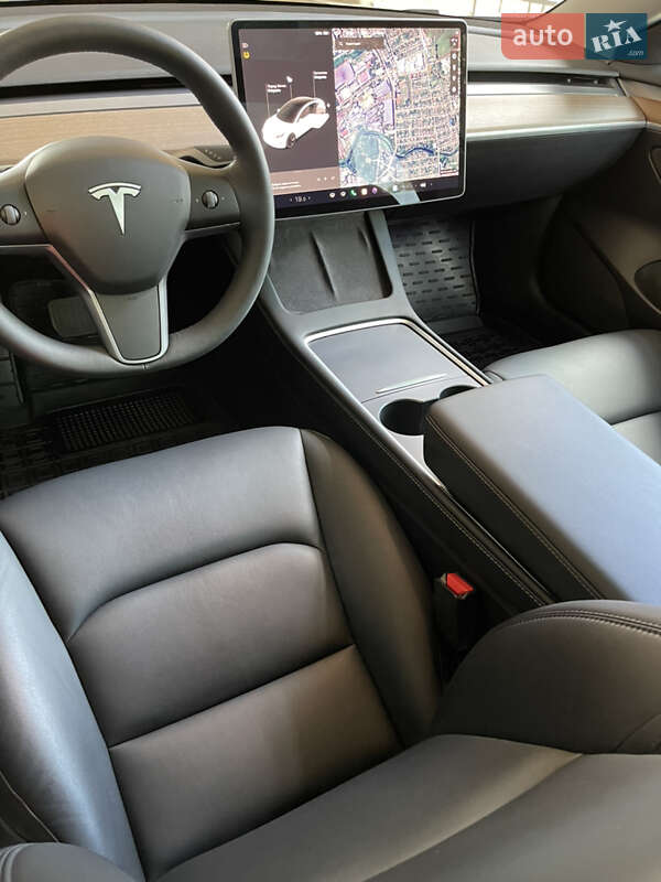 Седан Tesla Model 3 2023 в Києві