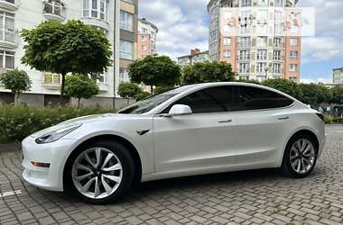 Седан Tesla Model 3 2020 в Івано-Франківську