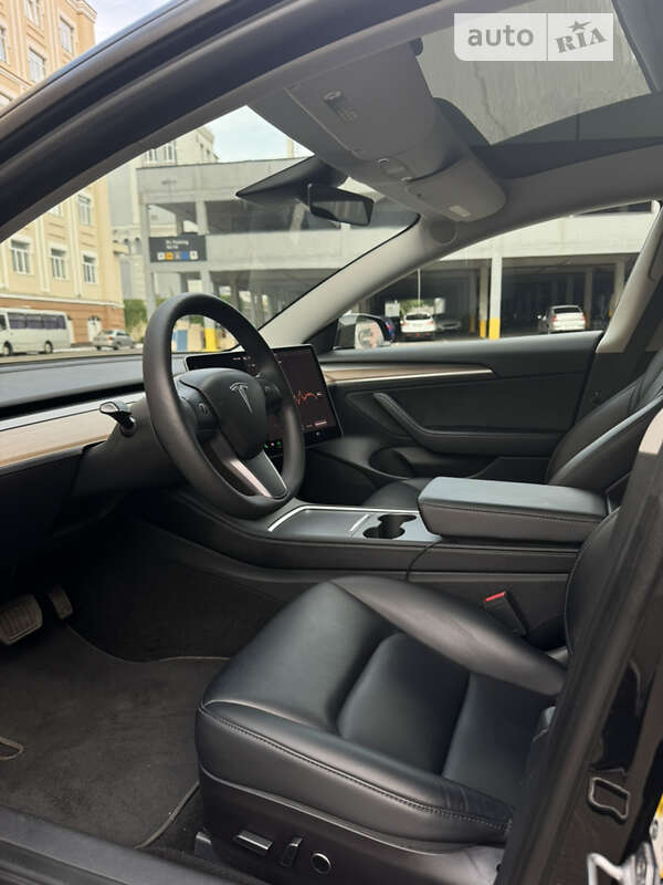 Седан Tesla Model 3 2021 в Києві