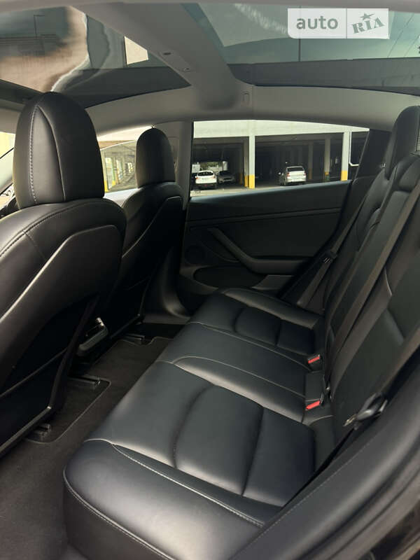Седан Tesla Model 3 2021 в Києві