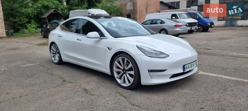 Седан Tesla Model 3 2019 в Киеве