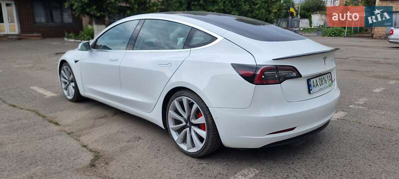 Седан Tesla Model 3 2019 в Киеве