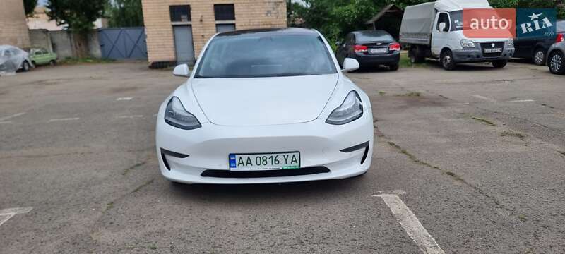 Седан Tesla Model 3 2019 в Киеве
