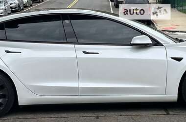 Седан Tesla Model 3 2023 в Львові