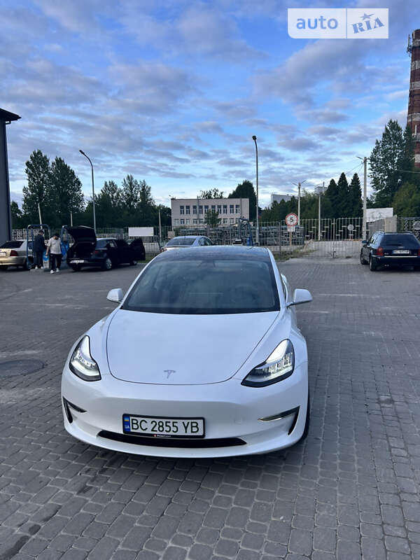 Седан Tesla Model 3 2020 в Львове