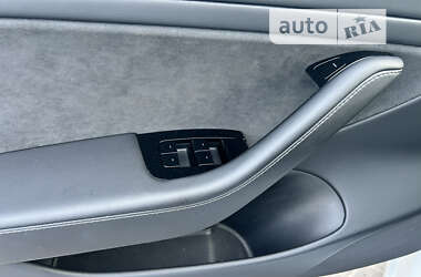 Седан Tesla Model 3 2020 в Львове