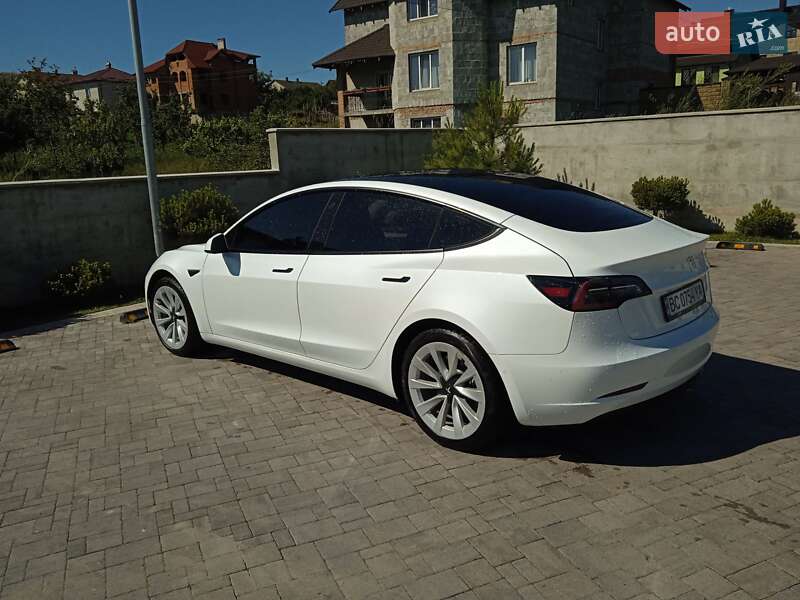 Седан Tesla Model 3 2022 в Львові