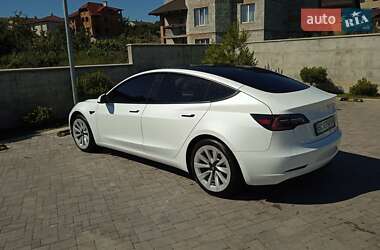 Седан Tesla Model 3 2022 в 