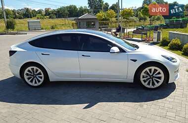 Седан Tesla Model 3 2022 в 