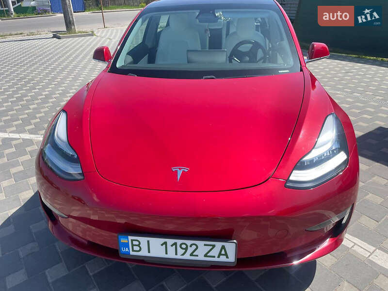 Седан Tesla Model 3 2018 в Киеве