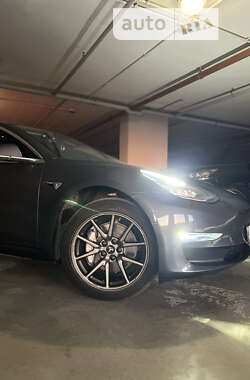 Седан Tesla Model 3 2020 в Львове