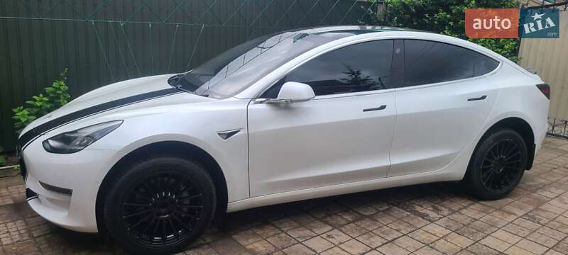 Седан Tesla Model 3 2020 в Кременчуге