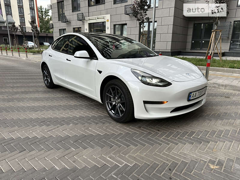 Седан Tesla Model 3 2023 в Харькове