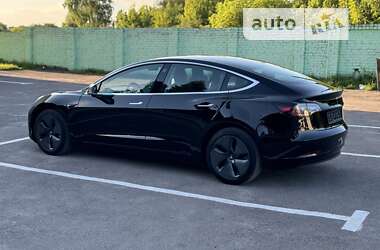 Седан Tesla Model 3 2019 в Дубні