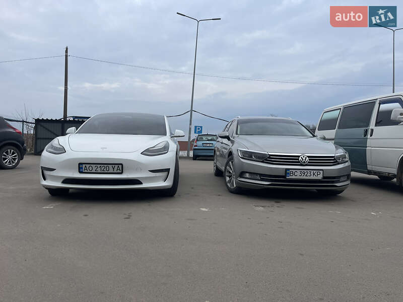Седан Tesla Model 3 2019 в Міжгір'ї