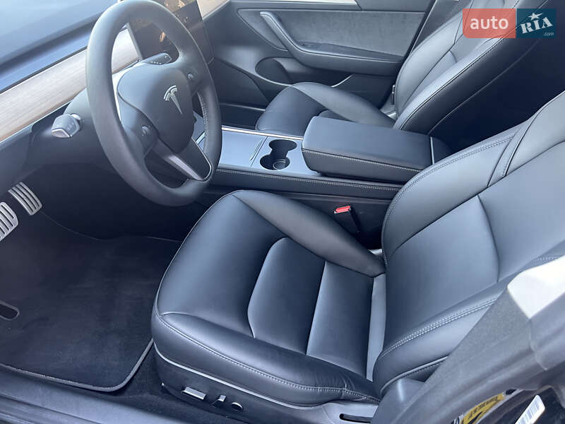 Седан Tesla Model 3 2022 в Кременчуці