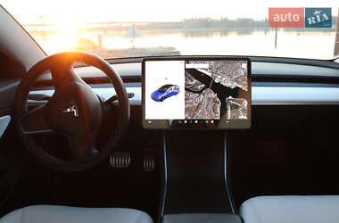 Седан Tesla Model 3 2019 в Киеве