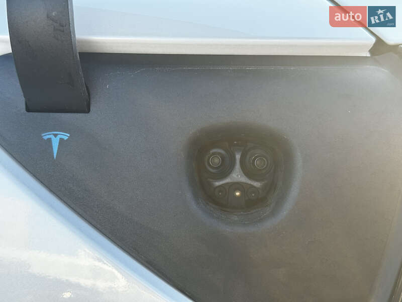Седан Tesla Model 3 2019 в Киеве
