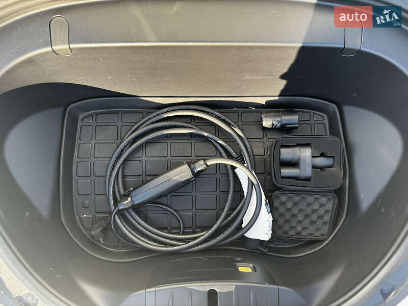 Седан Tesla Model 3 2019 в Киеве