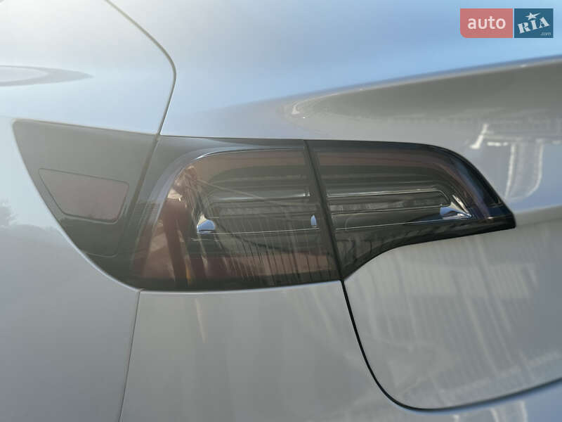 Седан Tesla Model 3 2019 в Киеве