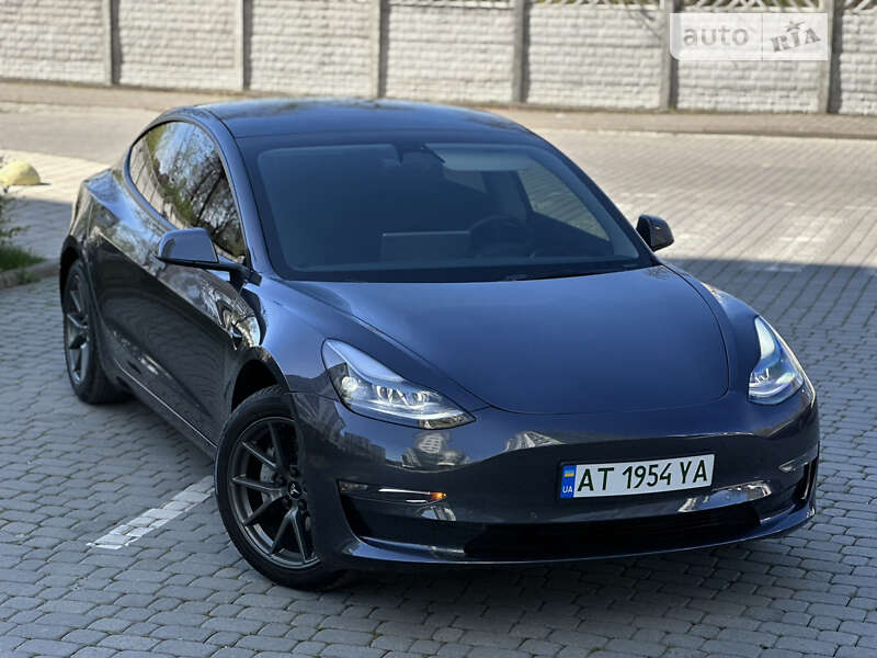 Седан Tesla Model 3 2022 в Ивано-Франковске