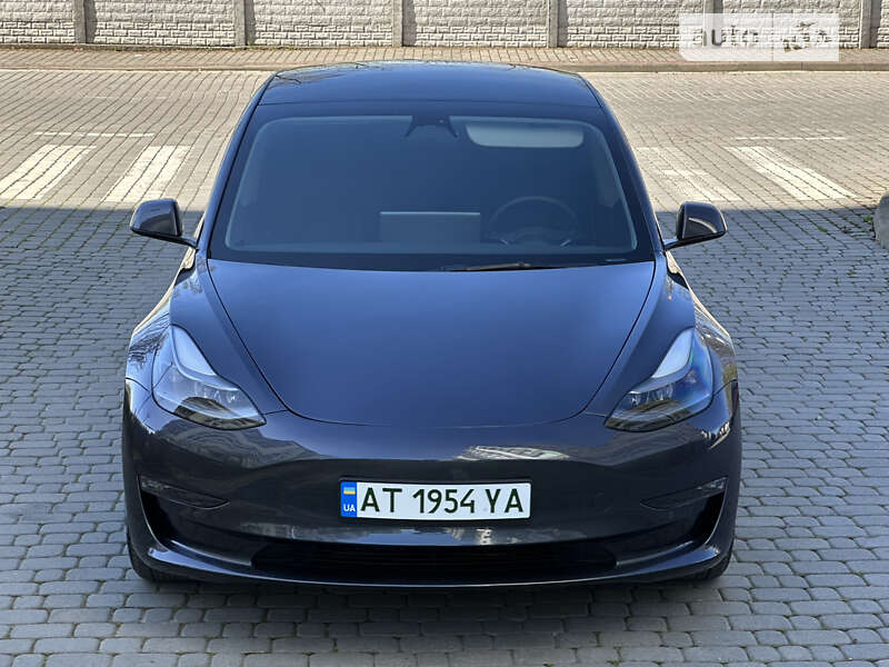 Седан Tesla Model 3 2022 в Івано-Франківську