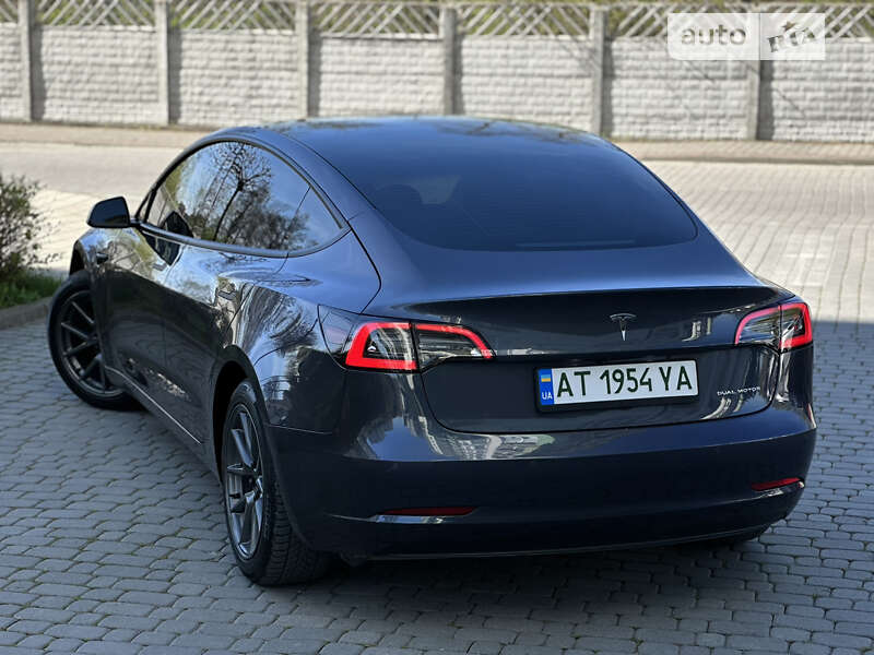 Седан Tesla Model 3 2022 в Івано-Франківську