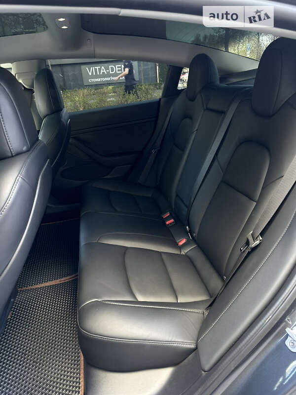 Седан Tesla Model 3 2022 в Ивано-Франковске