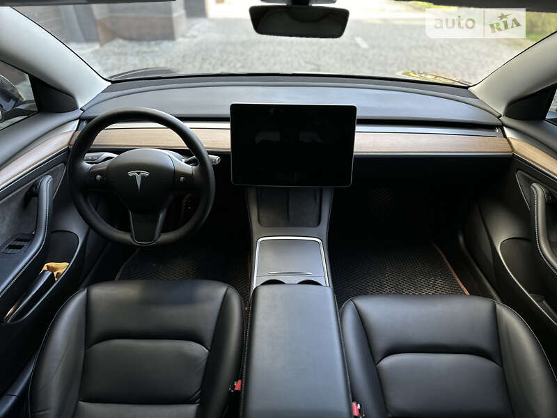 Седан Tesla Model 3 2022 в Ивано-Франковске