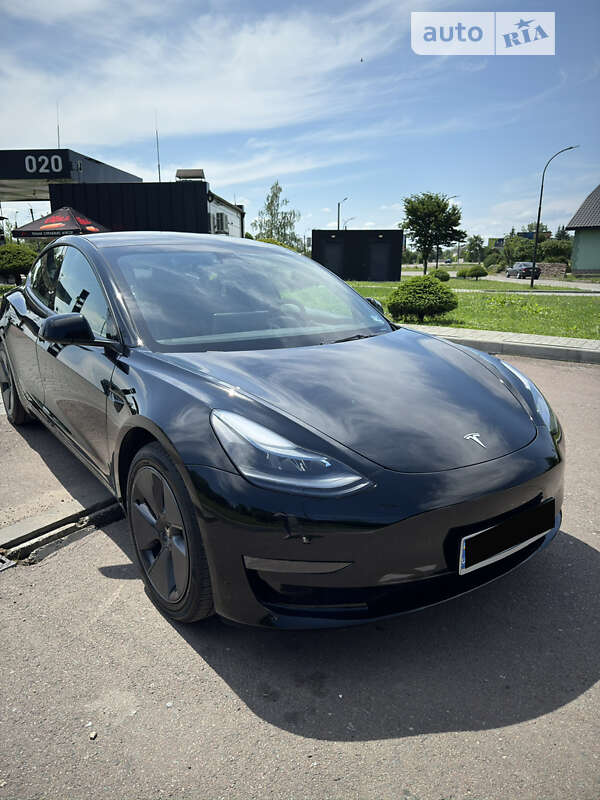 Седан Tesla Model 3 2023 в Калуше