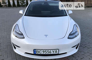 Седан Tesla Model 3 2019 в Львові