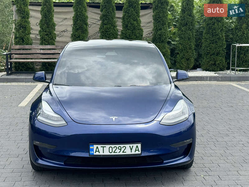 Седан Tesla Model 3 2019 в Івано-Франківську