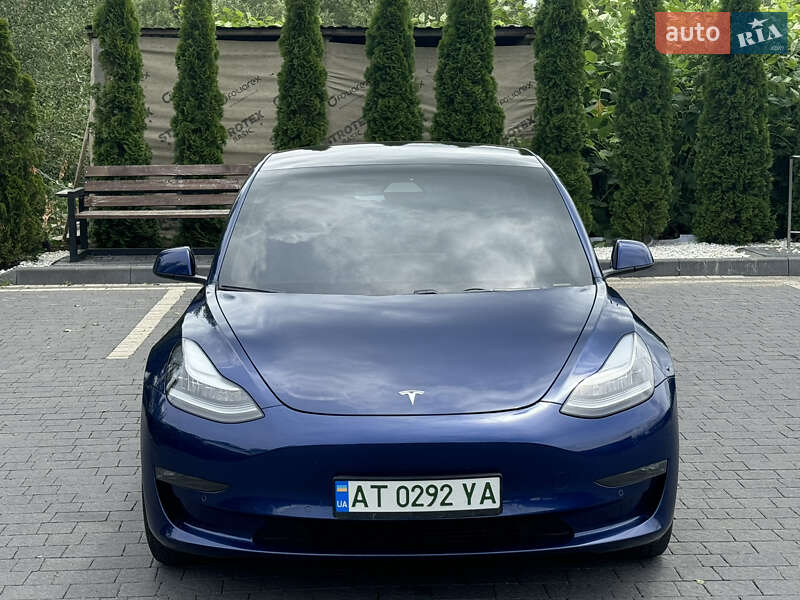Седан Tesla Model 3 2019 в Івано-Франківську