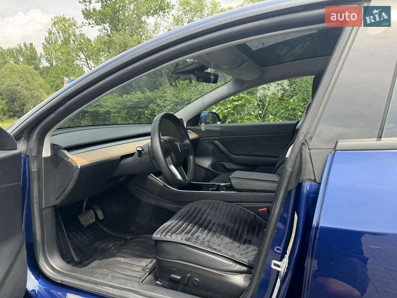 Седан Tesla Model 3 2019 в Івано-Франківську