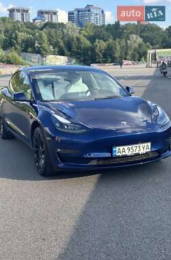 Седан Tesla Model 3 2021 в Киеве