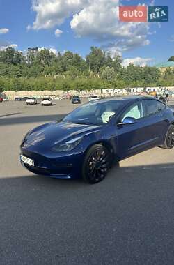 Седан Tesla Model 3 2021 в Киеве