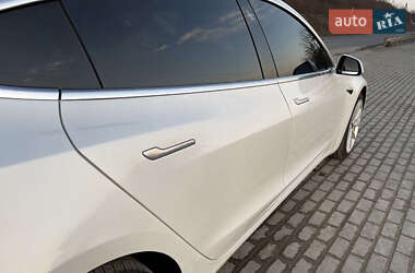 Седан Tesla Model 3 2020 в Млинове