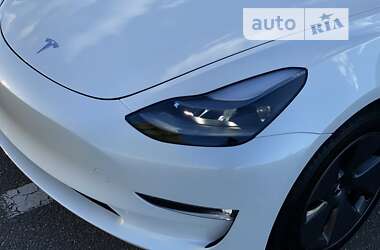 Седан Tesla Model 3 2023 в Києві