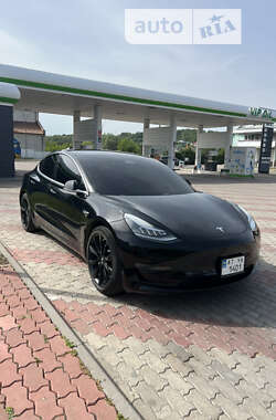 Седан Tesla Model 3 2019 в Снятині