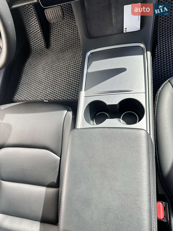 Седан Tesla Model 3 2022 в Києві