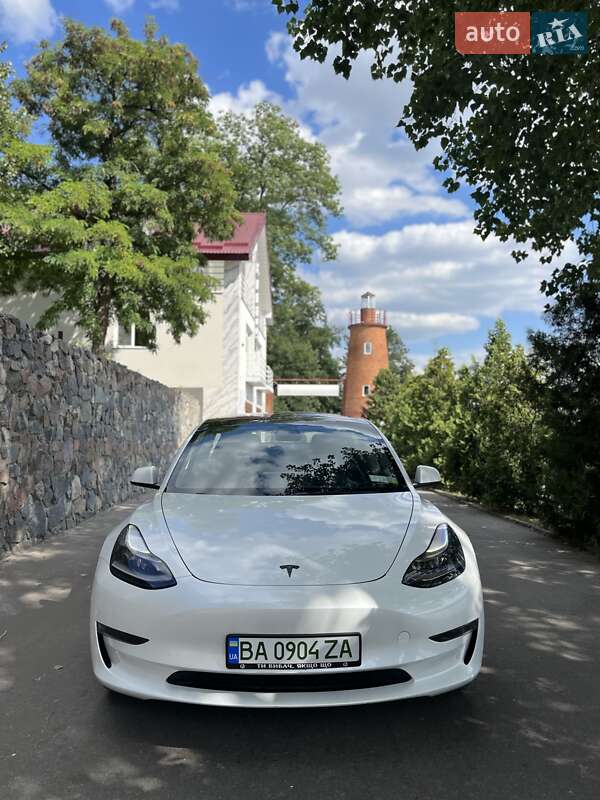 Седан Tesla Model 3 2022 в Кропивницком