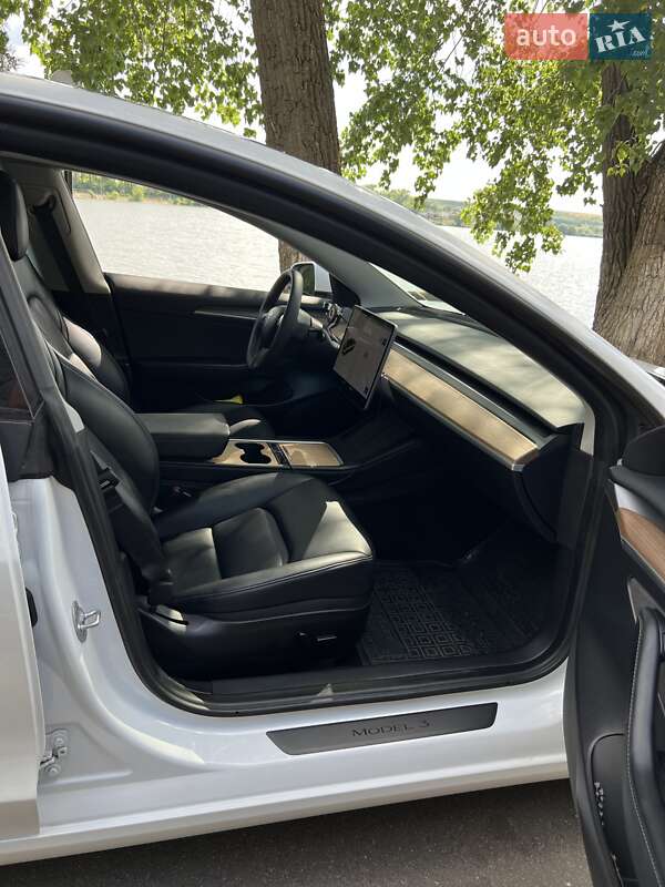 Седан Tesla Model 3 2022 в Кропивницком