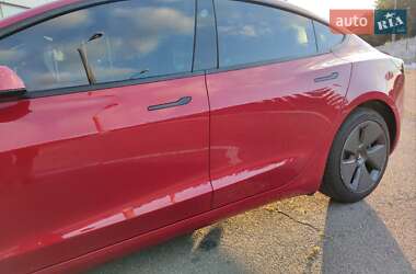Седан Tesla Model 3 2022 в 