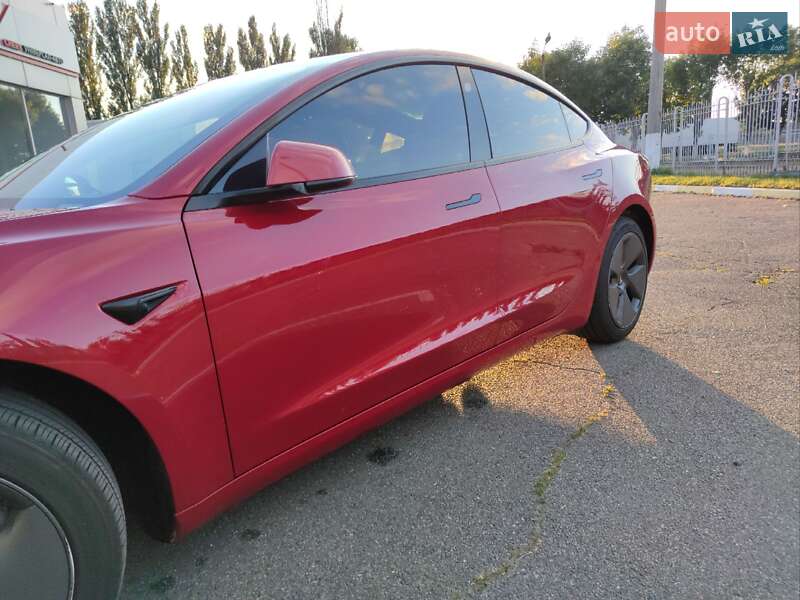 Седан Tesla Model 3 2022 в Киеве