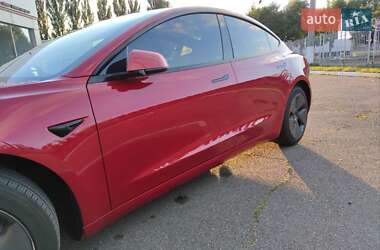 Седан Tesla Model 3 2022 в 