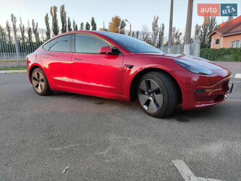 Седан Tesla Model 3 2022 в Киеве
