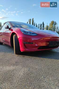 Седан Tesla Model 3 2022 в 