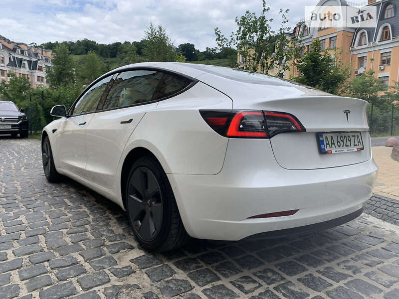 Седан Tesla Model 3 2021 в Киеве